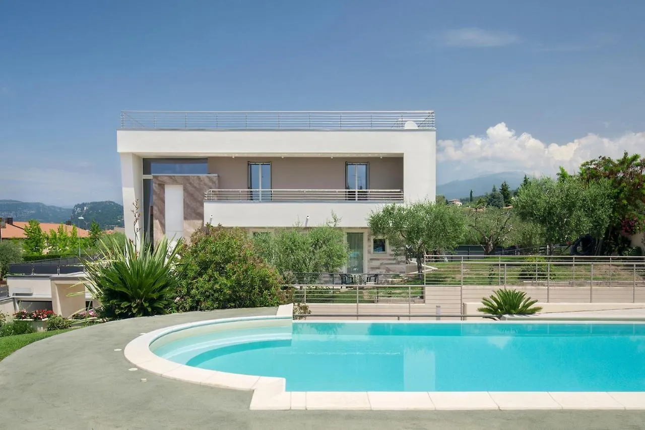 Villa Aurora-Holiday Home Apt 1 Bardolino Italy