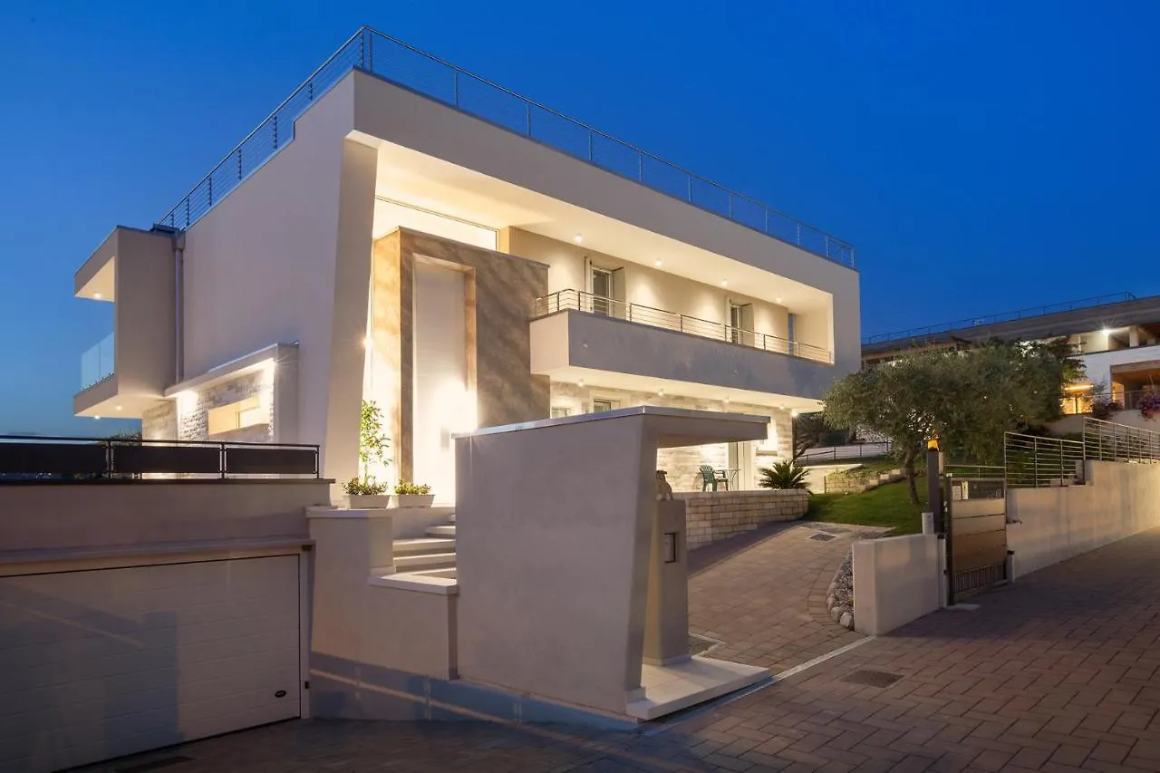 Villa Aurora-Holiday Home Apt 1 Μπαρντολίνο