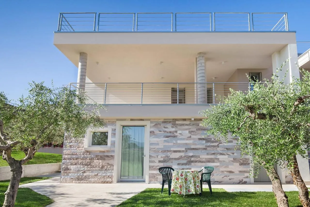 Villa Aurora-Holiday Home Apt 1 Μπαρντολίνο